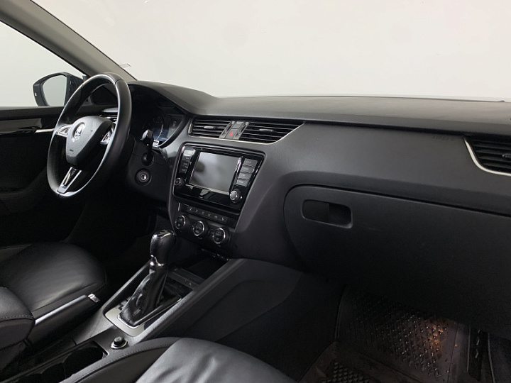 SKODA Octavia 1.8, 2016 года, Робот, БЕЛЫЙ