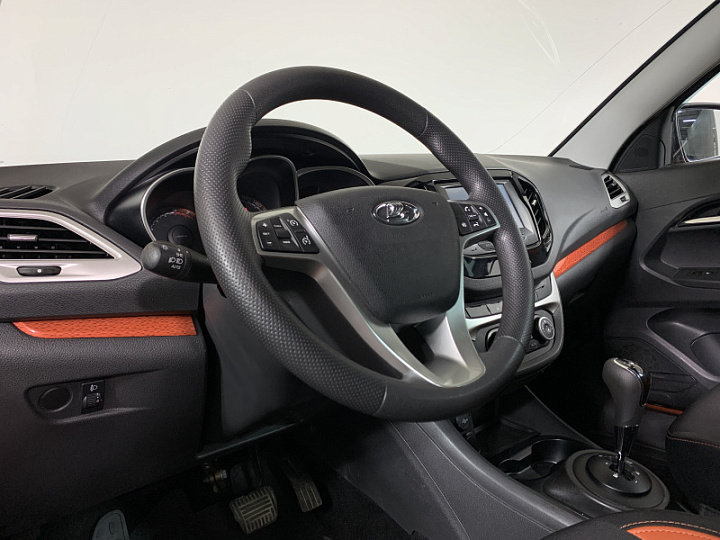 Lada Vesta 1.8, 2018 года, Робот, ОРАНЖЕВЫЙ