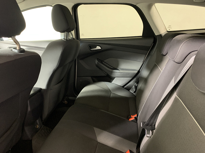 FORD Focus 1.6, 2014 года, Механика, Серебристый