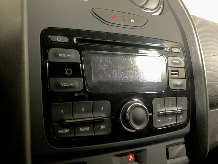 RENAULT Duster 1.6, 2015 года, Механика, ЧЕРНЫЙ