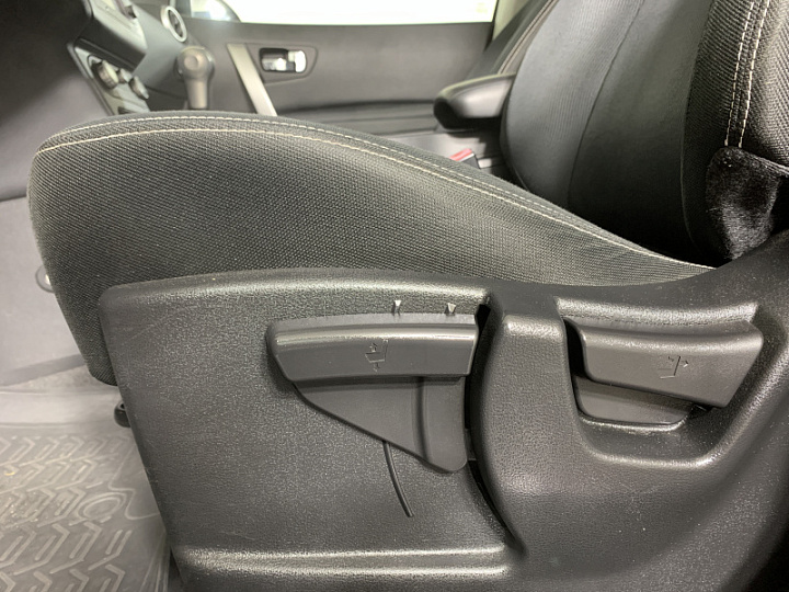 NISSAN Qashqai 2, 2010 года, Вариатор, КРАСНЫЙ