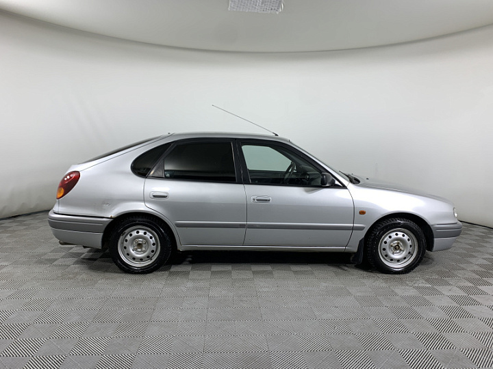 TOYOTA Corolla 1.3, 1999 года, Механика, Серебристый