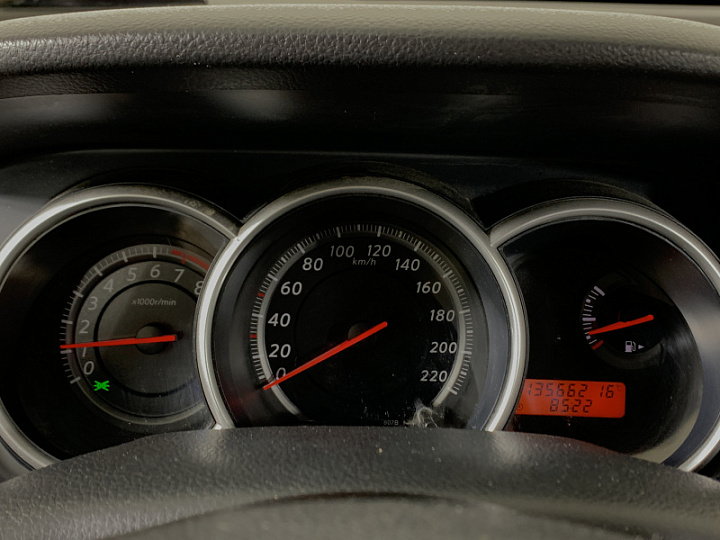 NISSAN Tiida 1.6, 2010 года, Автоматическая, БЕЖЕВЫЙ