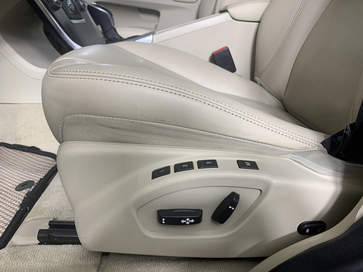 VOLVO XC60 2.4, 2017 года, Автоматическая, ЧЕРНЫЙ