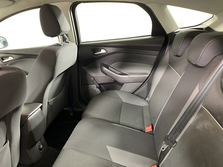 FORD Focus 1.6, 2014 года, Робот, Серебристый