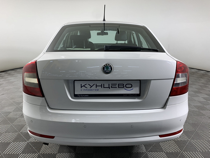 Skoda Octavia 1.6, 2011 года, Автоматическая, БЕЛЫЙ