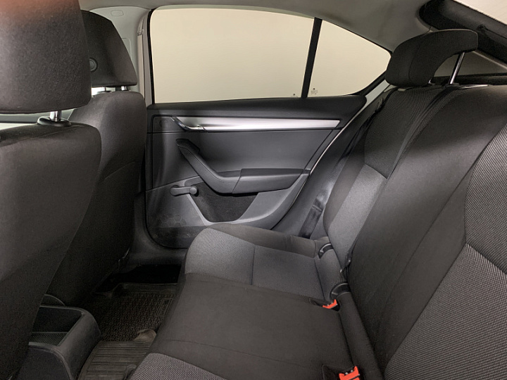 SKODA Octavia 1.2, 2013 года, Робот, БЕЛЫЙ ЖЕЛТЫЙ СЕРЫЙ
