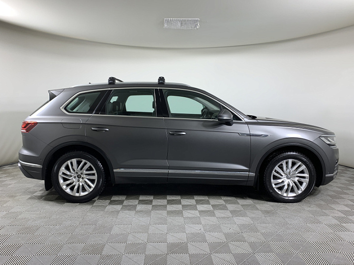 Volkswagen Touareg 3.6, 2019 года, 8-АКП, Светло серый