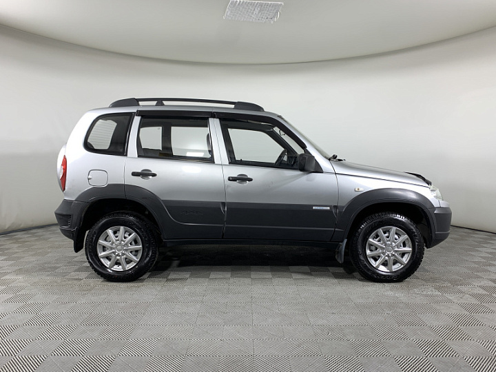 CHEVROLET Niva 1.6, 2011 года, Механика, Серебристый металлик