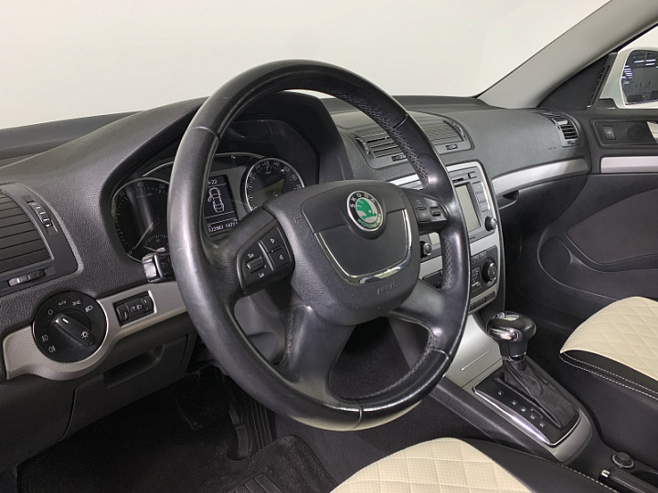 SKODA Octavia 1.6, 2011 года, Автоматическая, БЕЛЫЙ