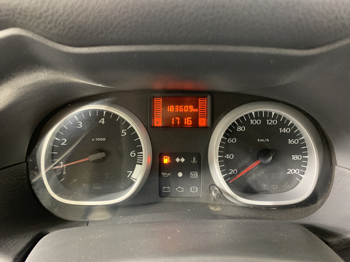 RENAULT Duster 1.6, 2014 года, Механика, Темно-Коричневый