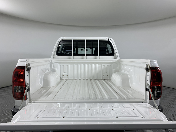 TOYOTA Hilux 2.4, 2022 года, Механика, БЕЛЫЙ