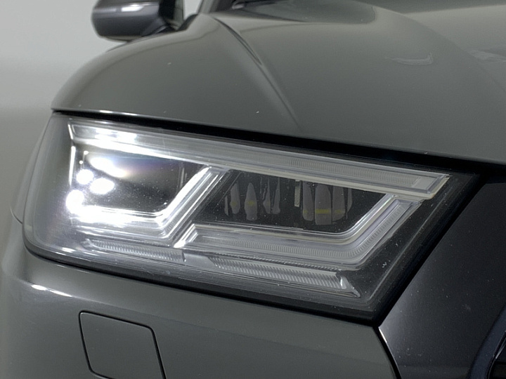 Audi Q5 2, 2020 года, Робот, Светло серый