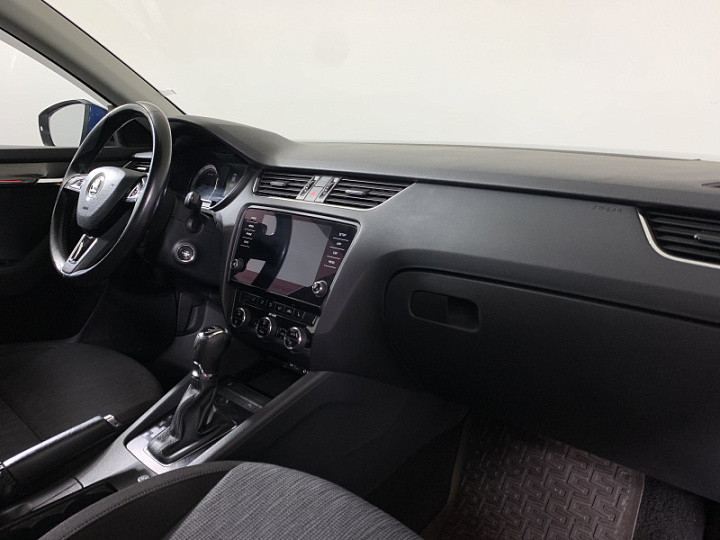 Skoda Octavia 1.8, 2017 года, Робот, ТЕМНО-СИНИЙ