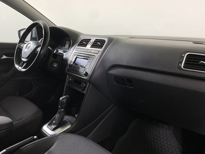 VOLKSWAGEN Polo 1.6, 2017 года, Автоматическая, Серебристый