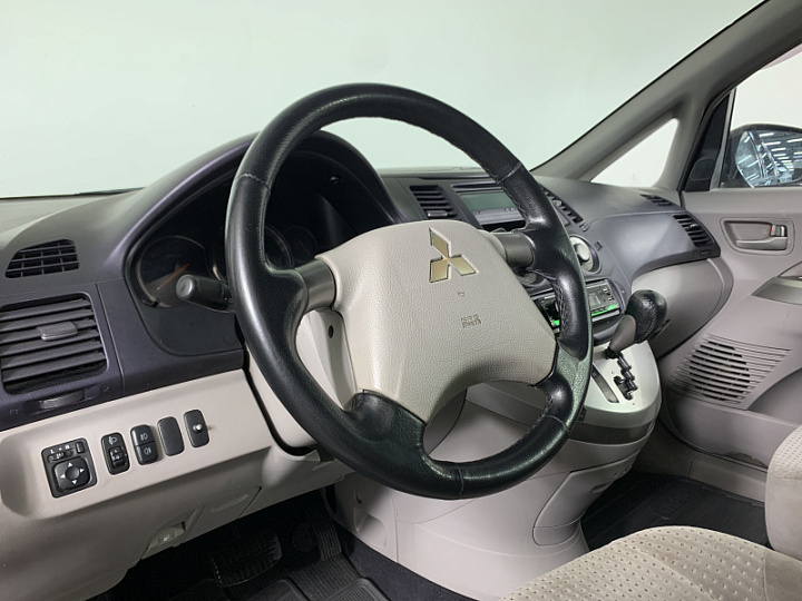 MITSUBISHI Grandis 2.4, 2004 года, Автоматическая, ЧЕРНЫЙ