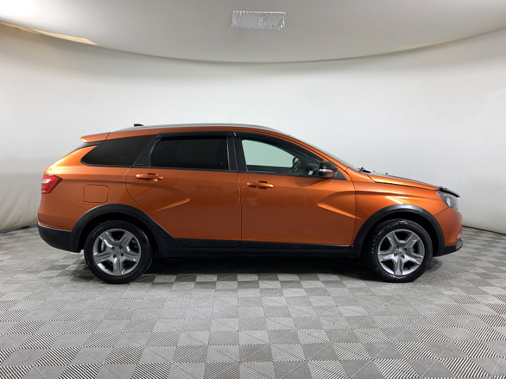 Lada Vesta 1.6, 2021 года, Вариатор, ОРАНЖЕВЫЙ