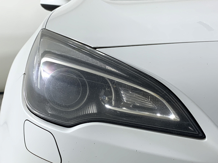 Opel Astra 1.8, 2012 года, Механика, Белый