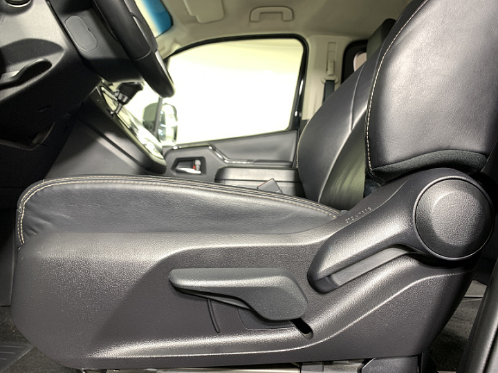 Toyota HiAce 2.8, 2020 года, Автоматическая, Черный