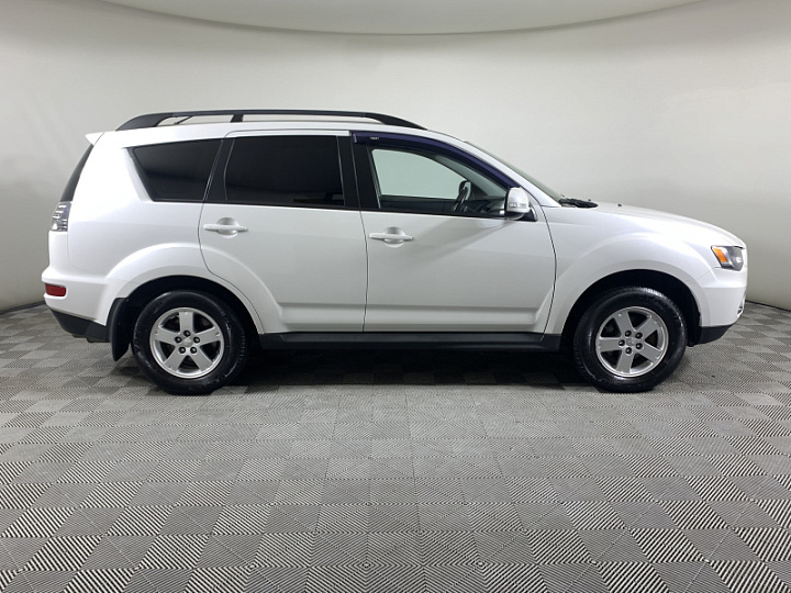 Mitsubishi Outlander 2, 2011 года, Вариатор, Белый