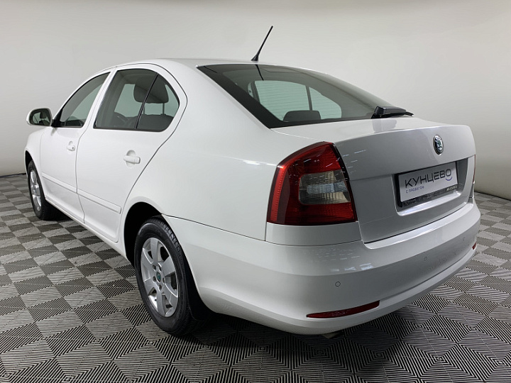 Skoda Octavia 1.6, 2011 года, Автоматическая, БЕЛЫЙ
