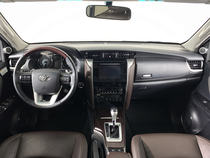 TOYOTA Fortuner 2.8, 2017 года, Автоматическая, Темно-Коричневый
