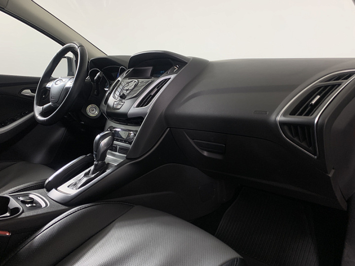 FORD Focus 1.6, 2013 года, Робот, Серо-коричневый