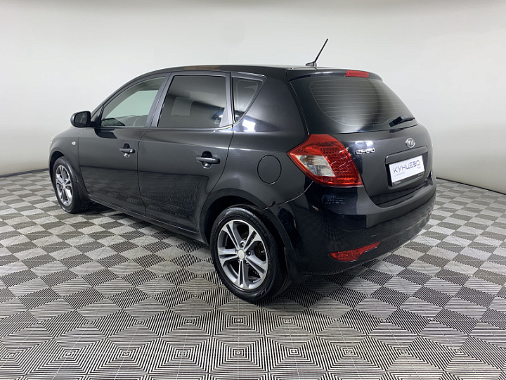 KIA Ceed 1.4, 2011 года, Механика, Черный перламутр