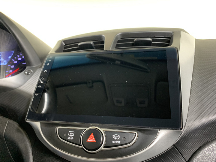 HYUNDAI Solaris 1.4, 2012 года, Механика, Серебристый