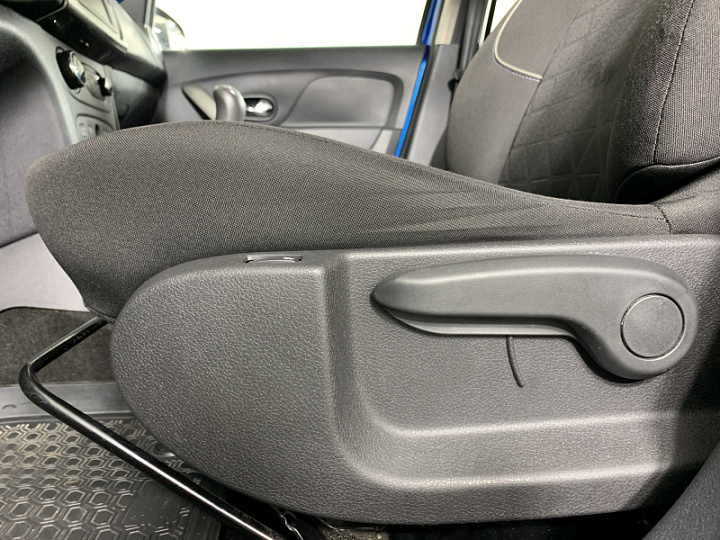 RENAULT Sandero 1.6, 2019 года, Механика, Светло-синий