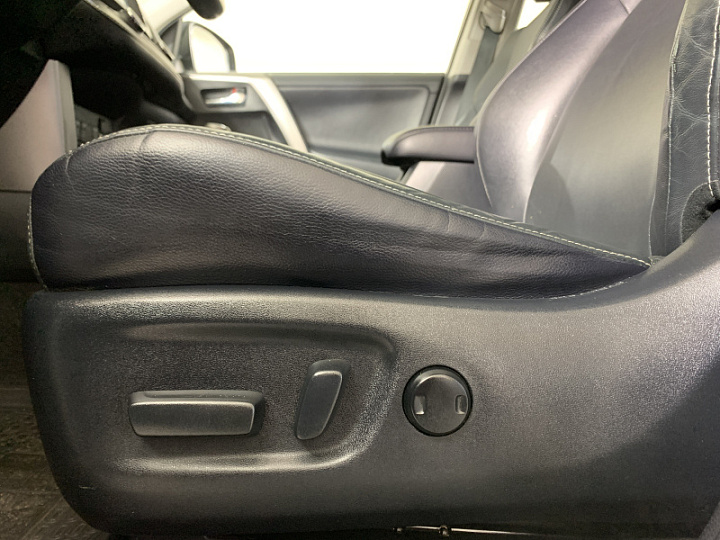 TOYOTA RAV4 2, 2018 года, Вариатор, БЕЛЫЙ