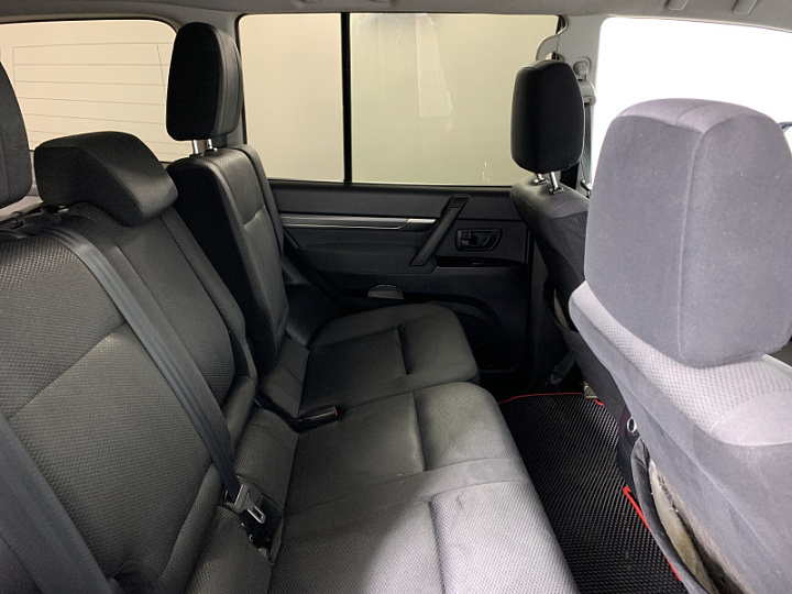 MITSUBISHI Pajero 3, 2011 года, Автоматическая, Серебристый