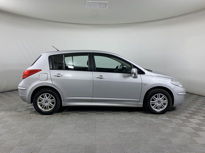 NISSAN Tiida 1.6, 2011 года, Автоматическая, Серебристый