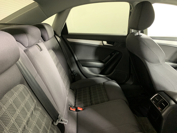 AUDI A4 2, 2013 года, Робот, Серо-коричневый