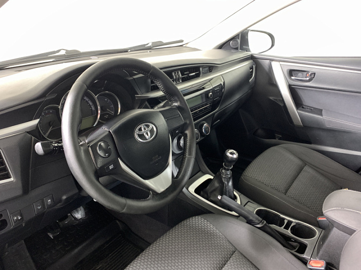 TOYOTA Corolla 1.5, 2013 года, Механика, Серебристый