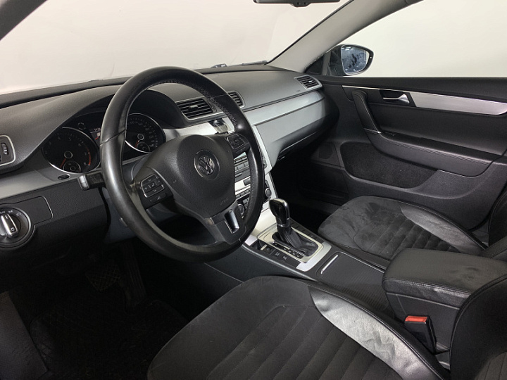 Volkswagen Passat 1.8, 2011 года, Робот, Черный