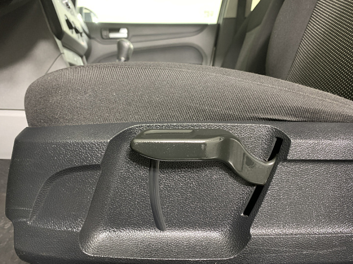 FORD Focus 1.6, 2010 года, Механика, Серебристый