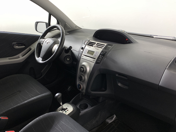 TOYOTA Yaris 1.3, 2008 года, Робот, БЕЛЫЙ