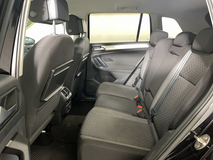 Volkswagen Tiguan 1.4, 2020 года, Механика, Черный