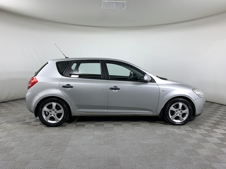 KIA Ceed 1.6, 2008 года, Механика, Серебристый