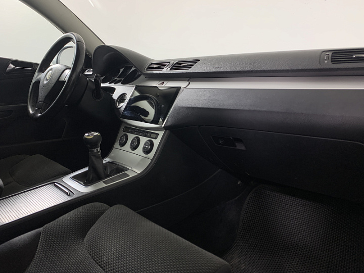 VOLKSWAGEN Passat 1.8, 2008 года, Механика, Серебристый