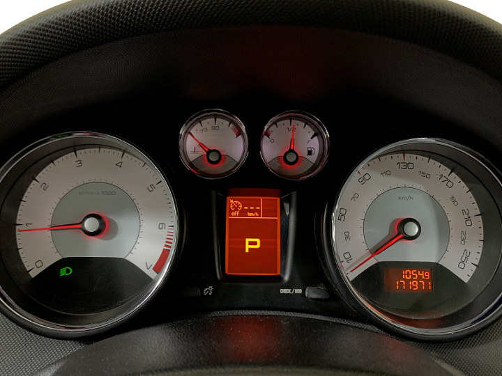 Peugeot 308 1.6, 2011 года, Автоматическая, Белый