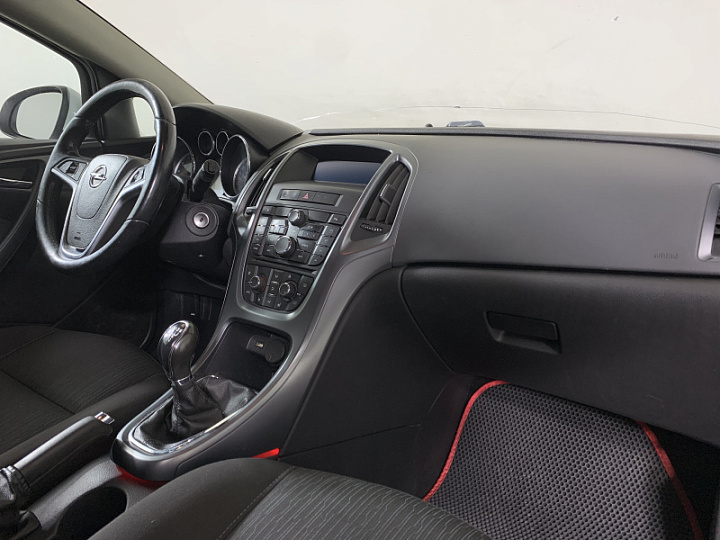 Opel Astra 1.8, 2012 года, Механика, Белый