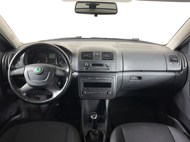 SKODA Fabia 1.4, 2011 года, Механика, Серебристый