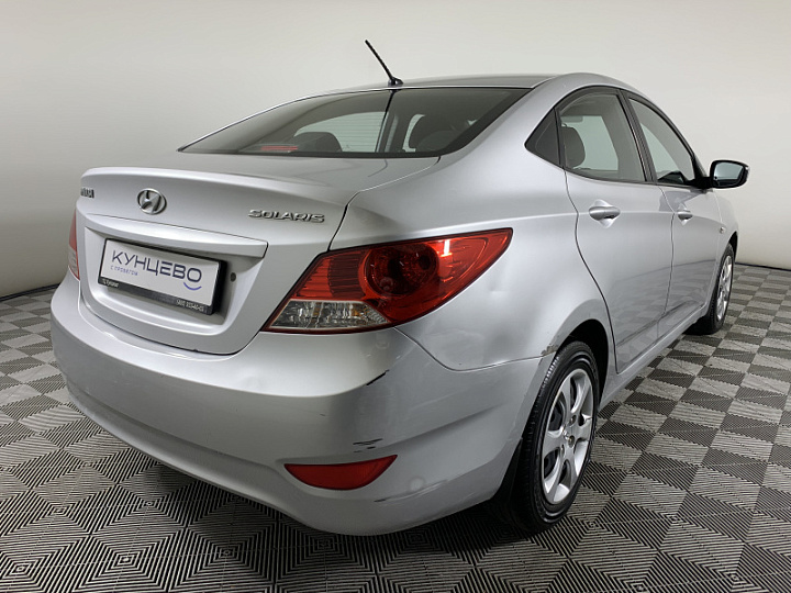 HYUNDAI Solaris 1.4, 2012 года, Механика, Серебристый