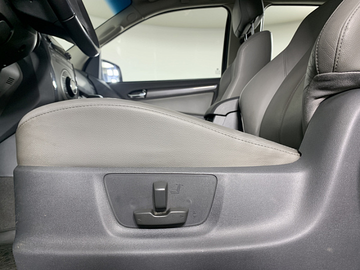 CHEVROLET TrailBlazer 2.8, 2014 года, Автоматическая, Черный металлик