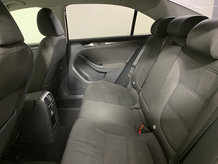 VOLKSWAGEN Jetta 1.6, 2012 года, Механика, Серебристо-желтый