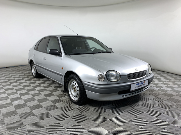 TOYOTA Corolla 1.3, 1999 года, Механика, Серебристый