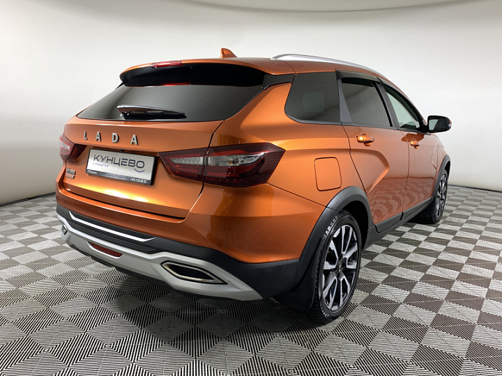 Lada Vesta 1.6, 2023 года, Механика, ОРАНЖЕВЫЙ