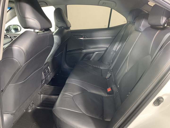 TOYOTA Camry 2.5, 2019 года, Автоматическая, БЕЛЫЙ